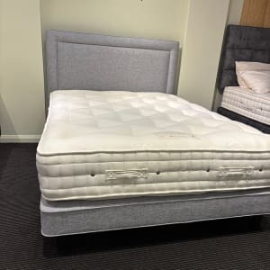 Hypnos Wool Origins 10 Shallow Divan Set With Isobella Headboard Hemel Hempstead Branch Ex Display: Standard Kingsize - 150x200cm